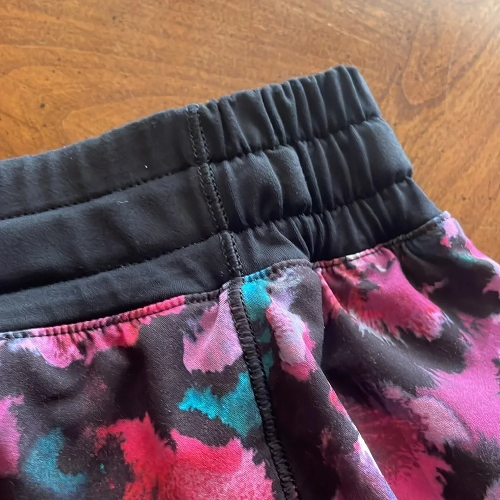 LULULEMON Speed Up Short - size womens 4